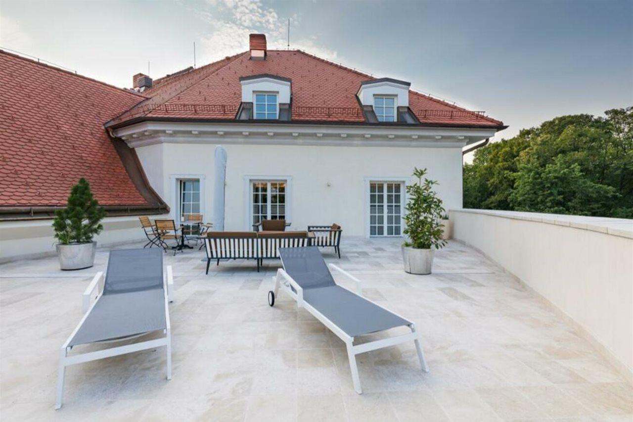 Palace Art Hotel Pezinok Ngoại thất bức ảnh