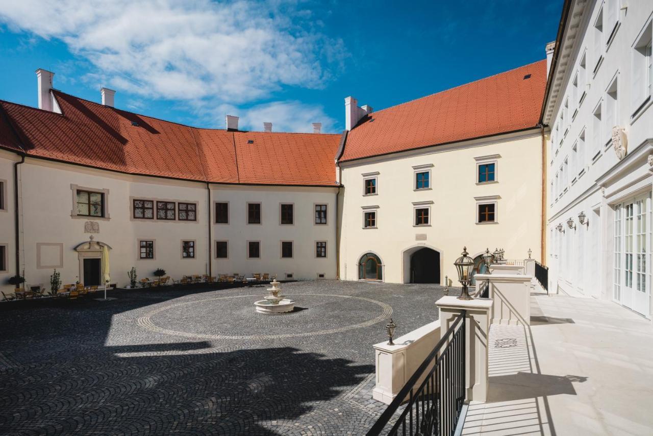Palace Art Hotel Pezinok Ngoại thất bức ảnh