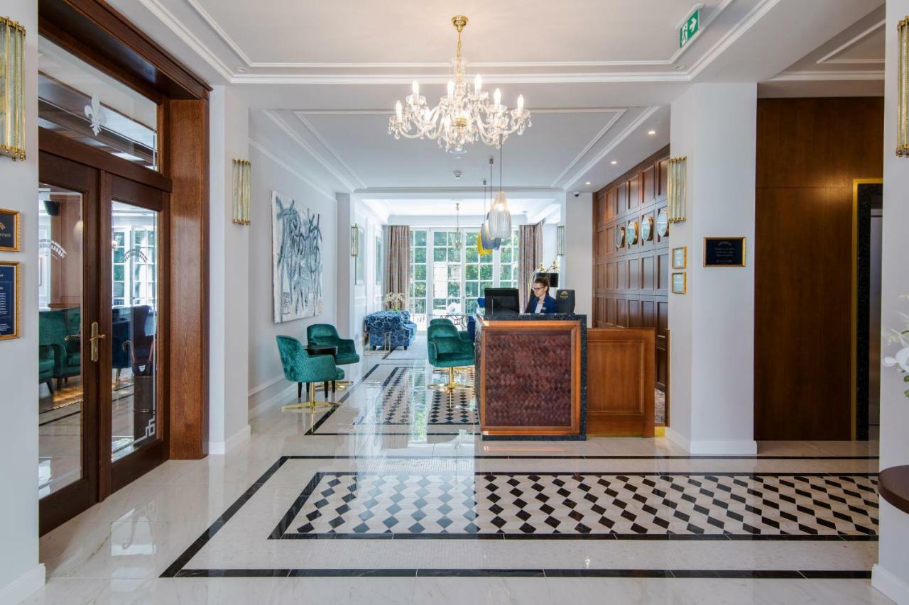Palace Art Hotel Pezinok Ngoại thất bức ảnh